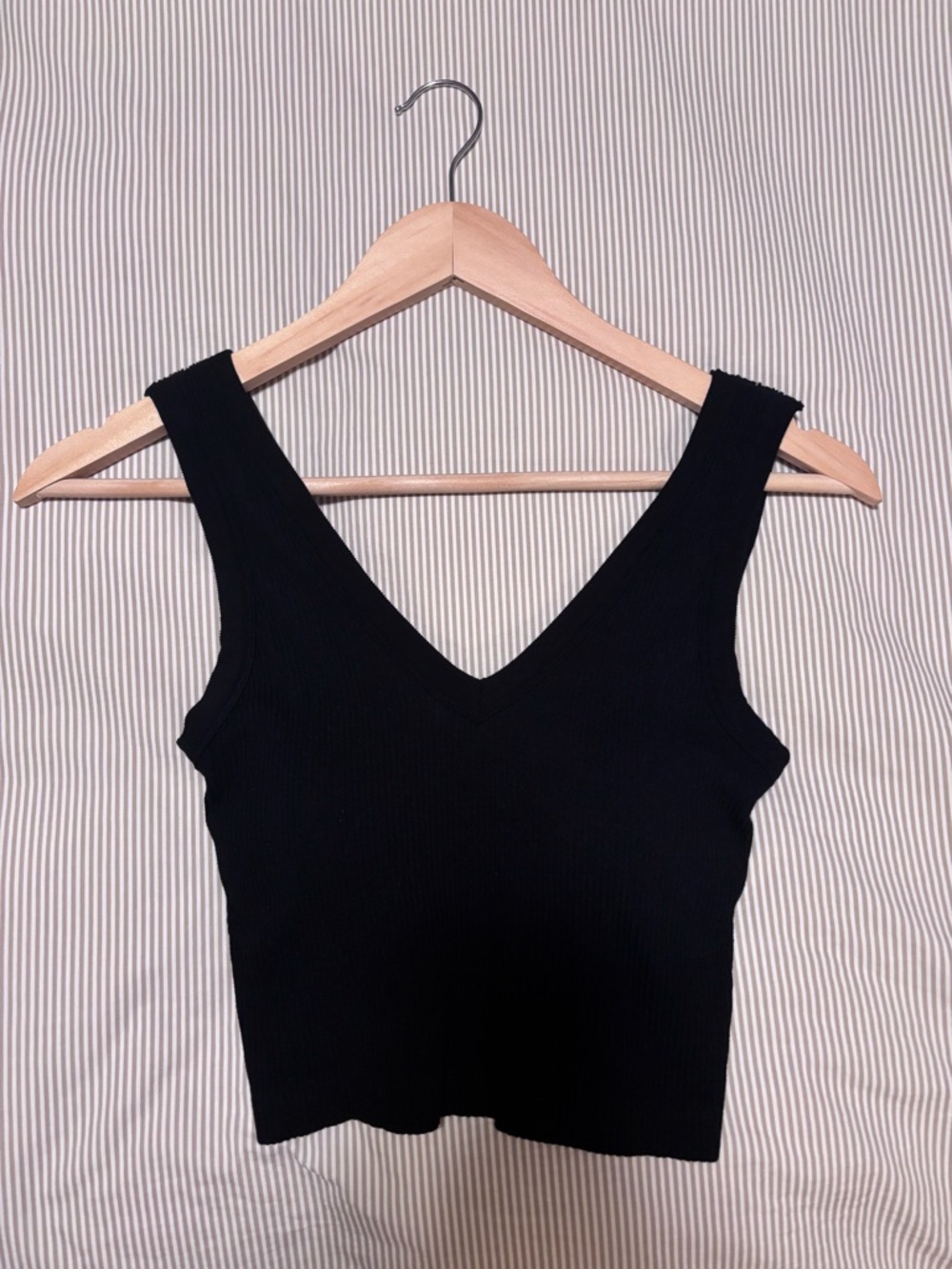 OAK Black Ribbed V-Neck Cropped Tank - Picture 2 of 3